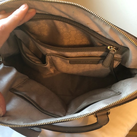 Michael Kor’s bag - Picture 2 of 4